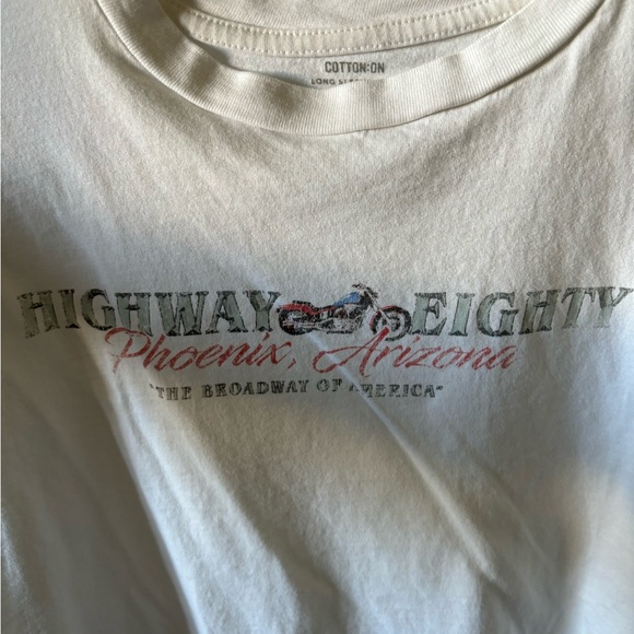 Cotton On Graphic Long Sleeve - Picture 2 of 4